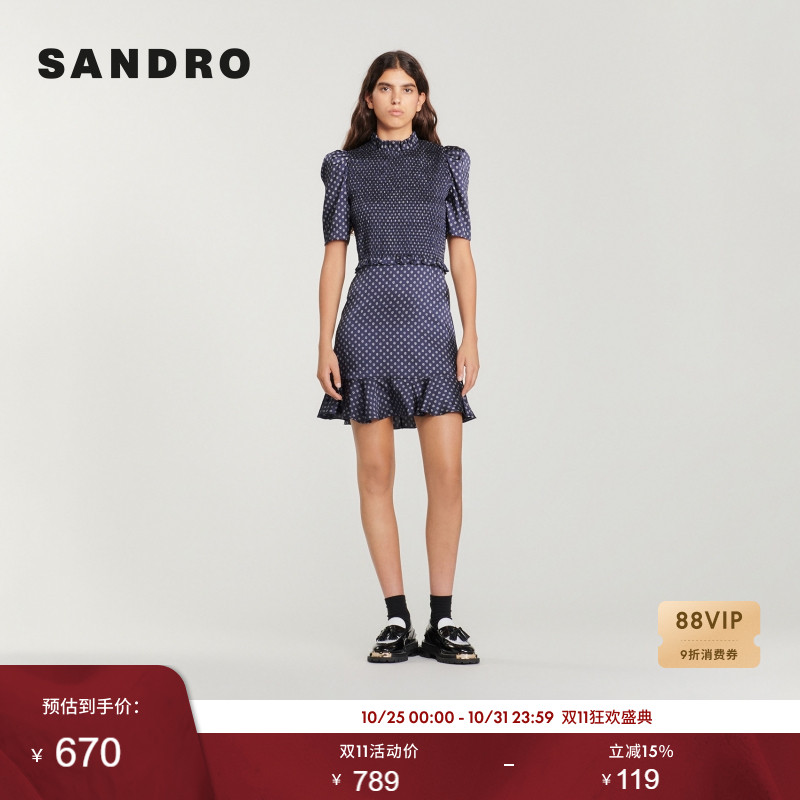 可爱波点 立领泡泡袖 褶皱细节 微喇裙摆