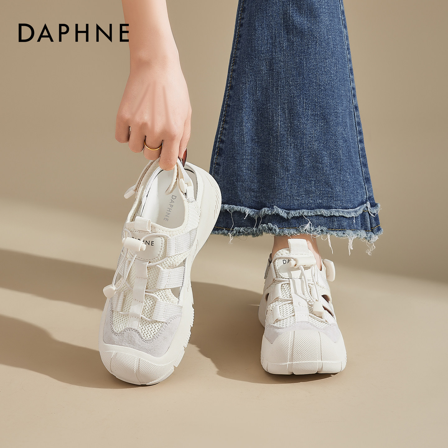 达芙妮透气小白鞋女2026春夏新款厚底老爹运动凉鞋网面轻便溯溪鞋