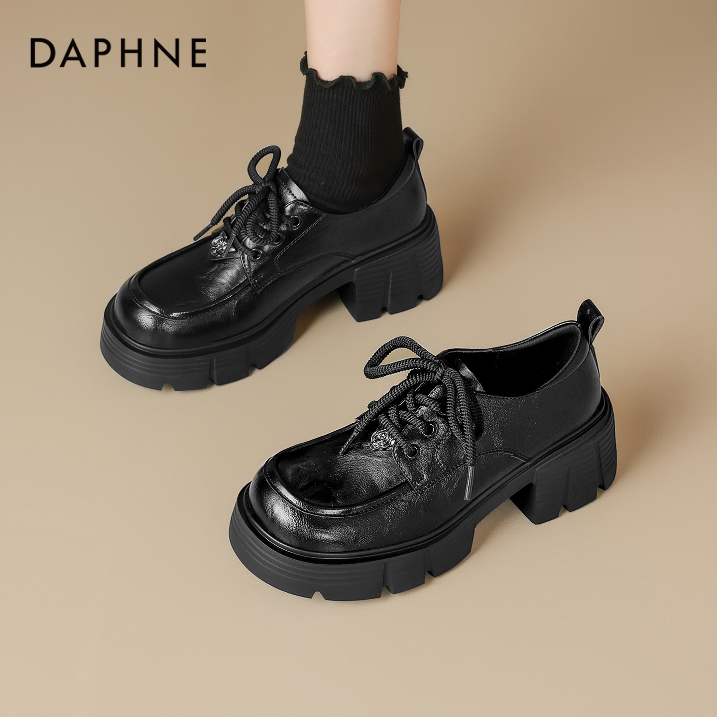 达芙妮黑色小皮鞋系带春秋乐福鞋