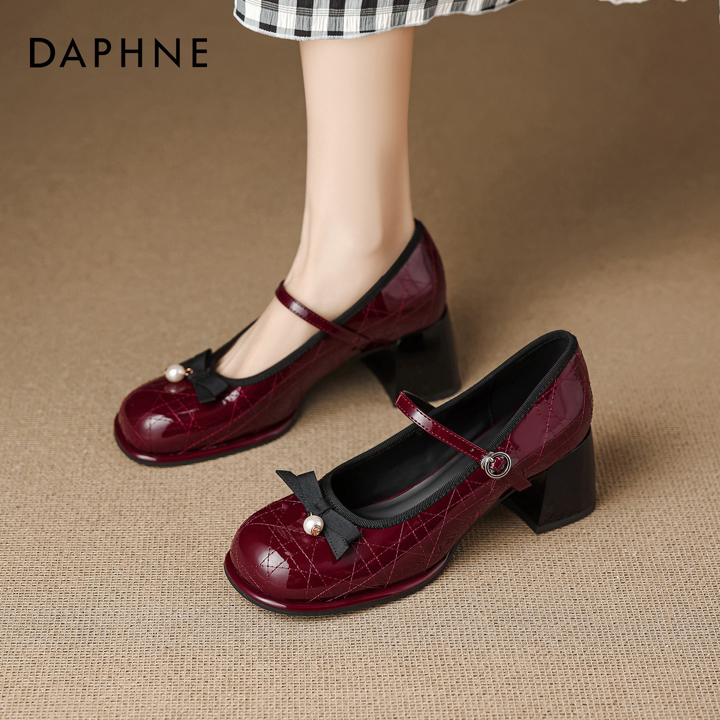 达芙妮小香风玛丽珍鞋女2025新款冬季红色蝴蝶结粗跟高跟浅口单鞋,女鞋,玛丽珍鞋,淘宝优惠券,粉丝福利购,淘宝优惠卷