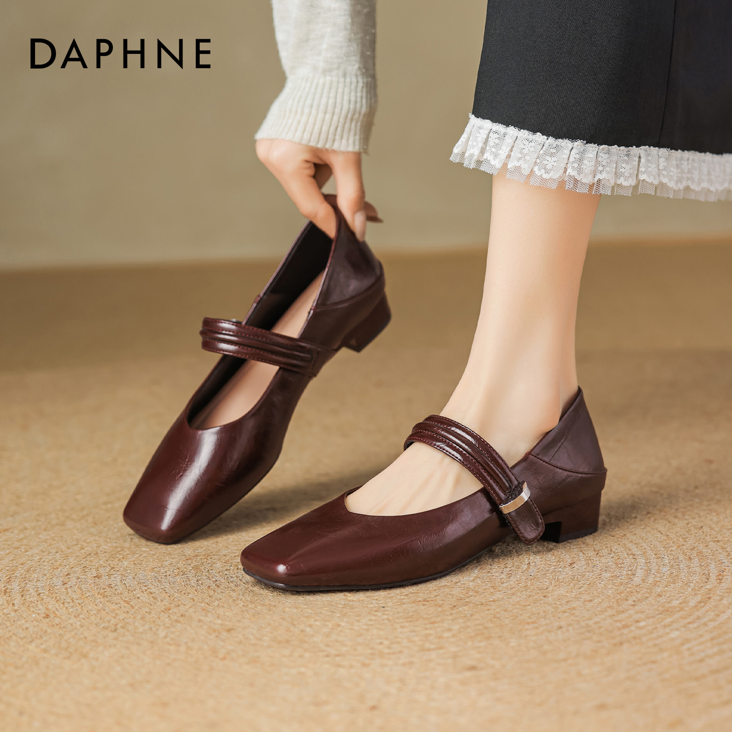 达芙妮红色玛丽珍鞋女2025新款冬