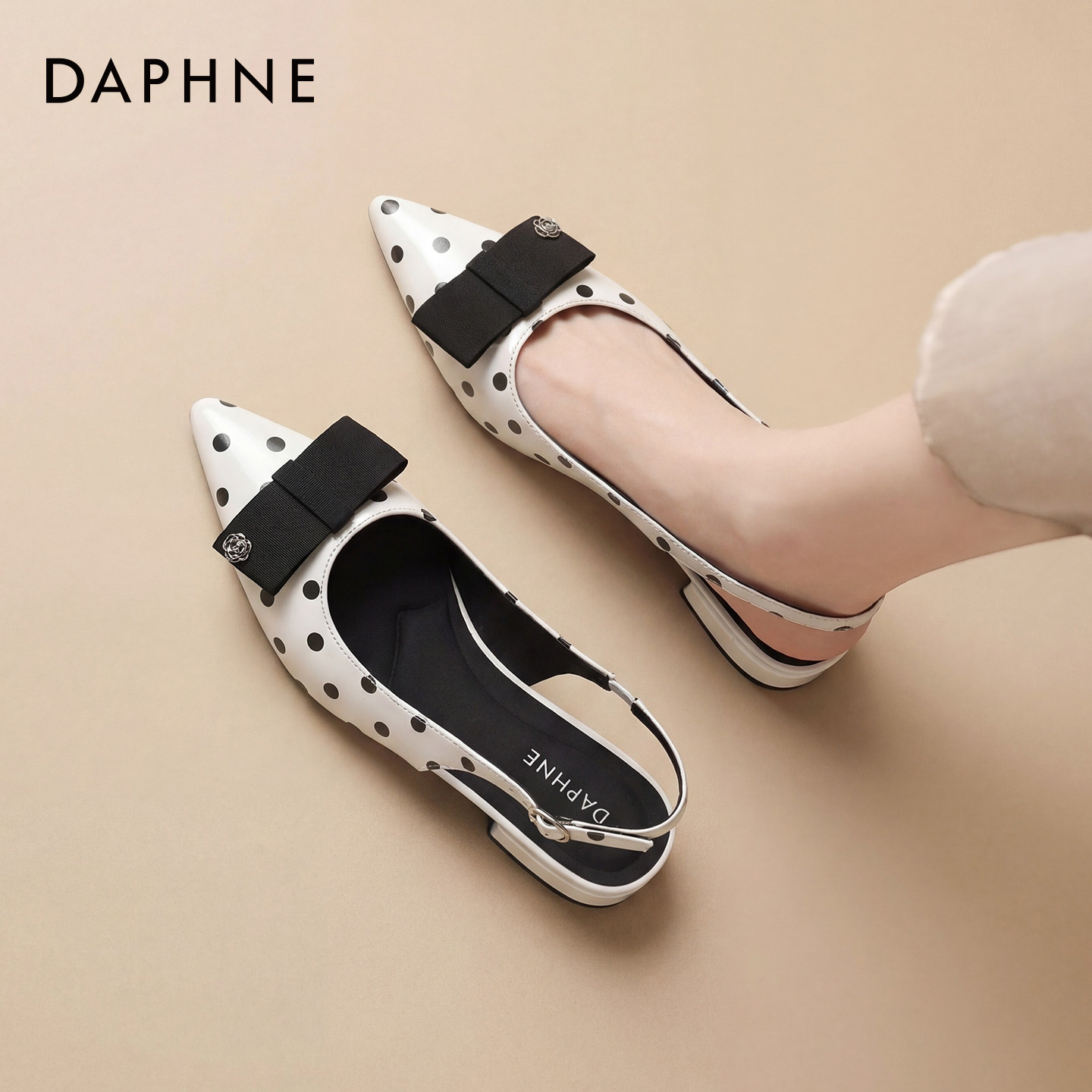 达芙妮包头凉鞋女款2026新款夏季波点尖头单鞋玛丽珍女鞋平底凉拖