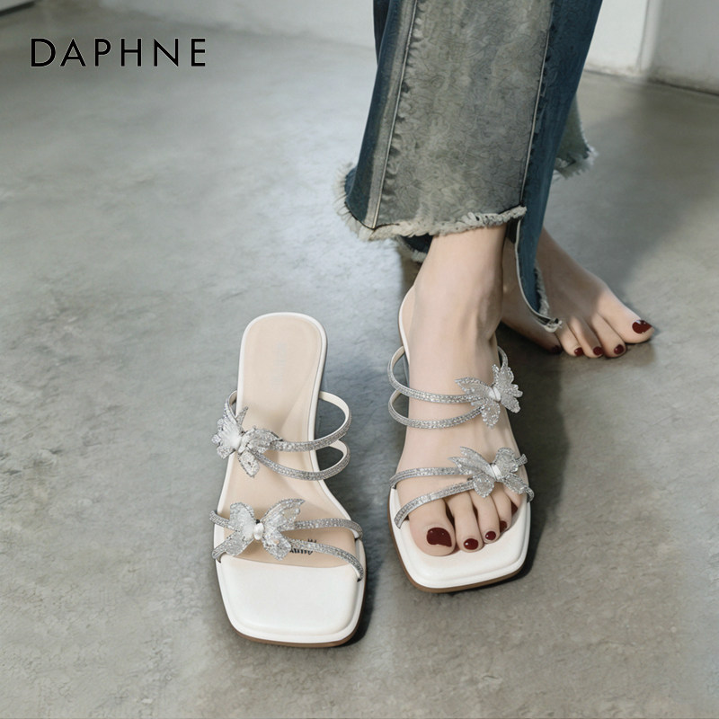 达芙妮高跟凉鞋女夏季外穿2026新款绝美巨好看水晶透明凉拖鞋配裙