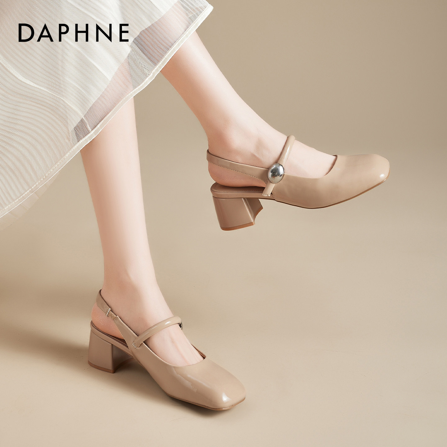 达芙妮包头凉鞋女2026新款春季方头粗跟软底不累脚浅口玛丽珍单鞋