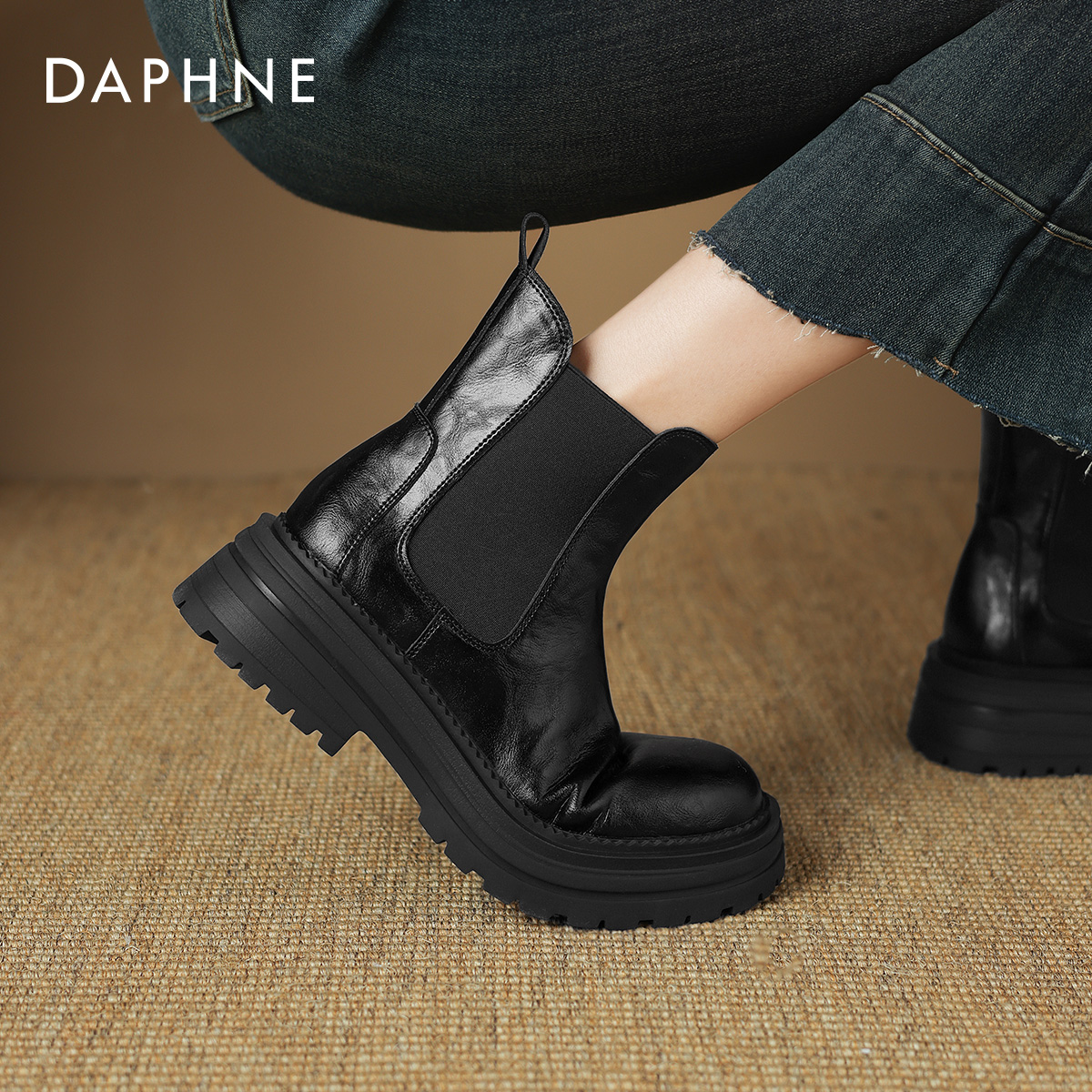 达芙妮厚底黑色马丁靴英伦风短靴