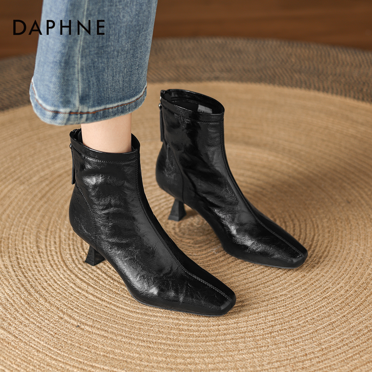 达芙妮法式复古高跟短靴