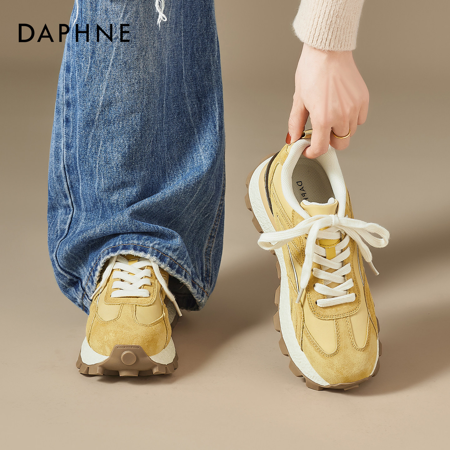 达芙妮黄色芭蕾德训鞋女2026春季新款阿休闲甘运动松糕厚底小白鞋