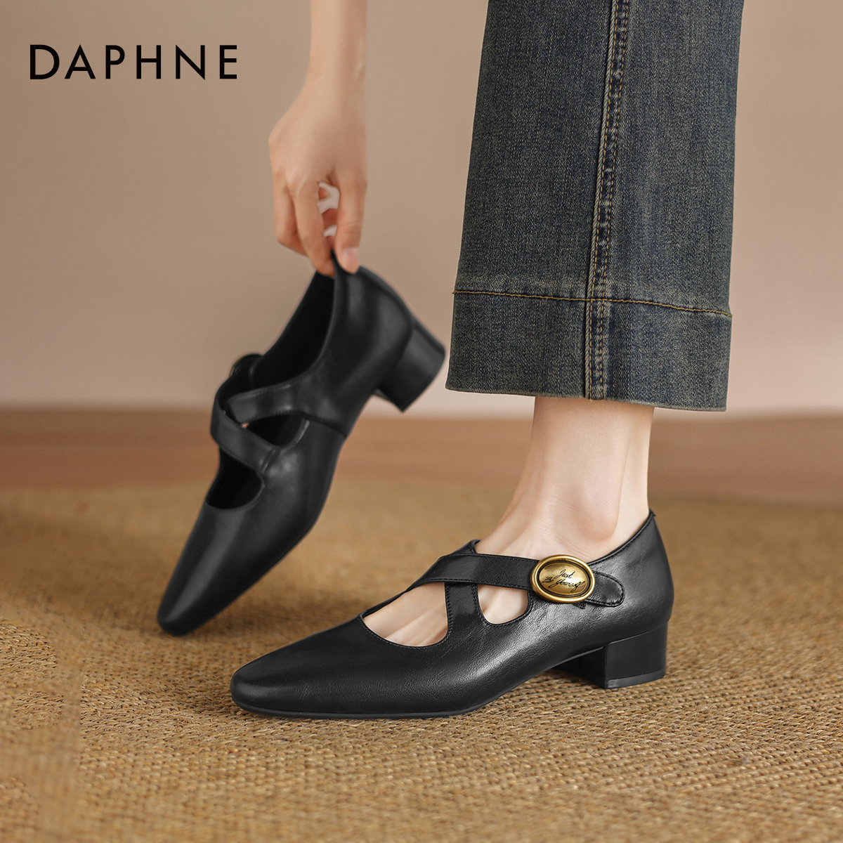达芙妮玛丽珍单鞋，复古腔调。