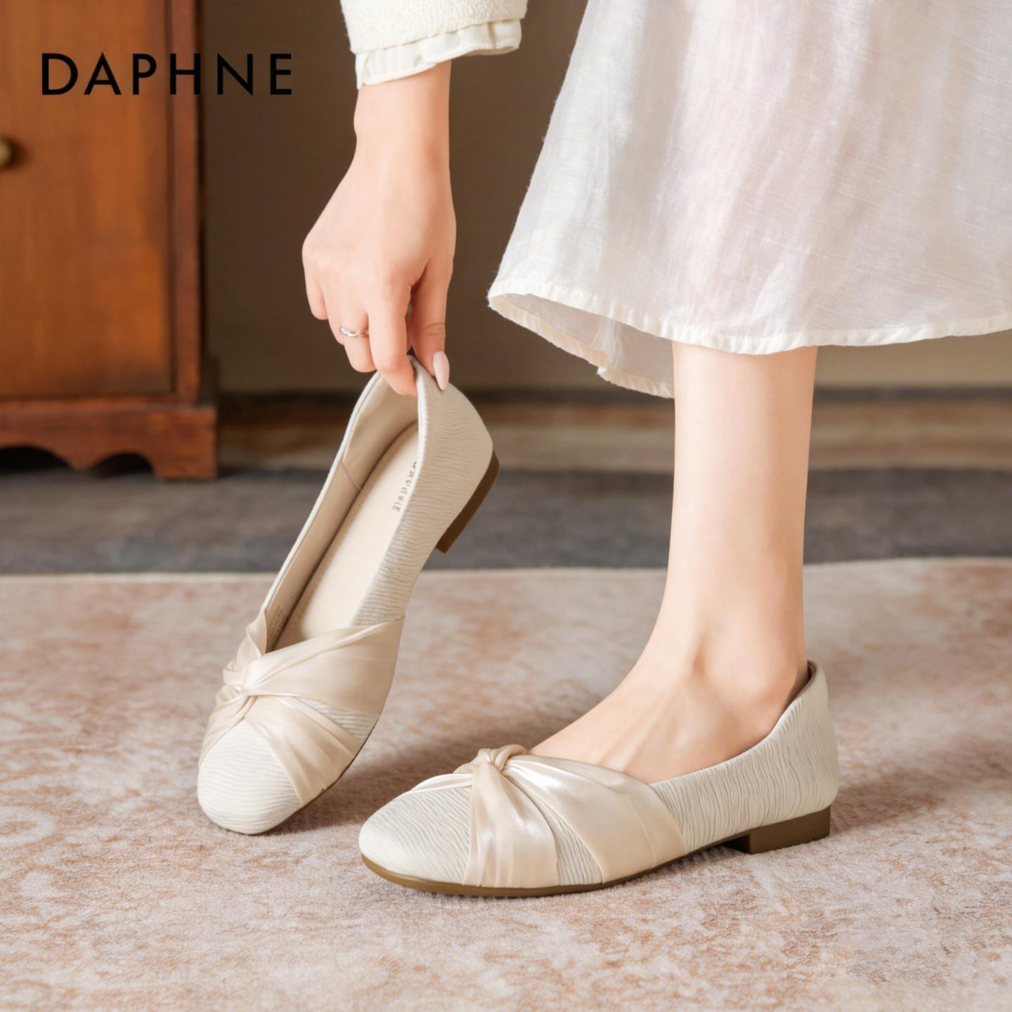 达芙妮芭蕾单鞋女2026春季新款平底豆豆鞋蕾丝绝美玛丽珍浅口瓢鞋