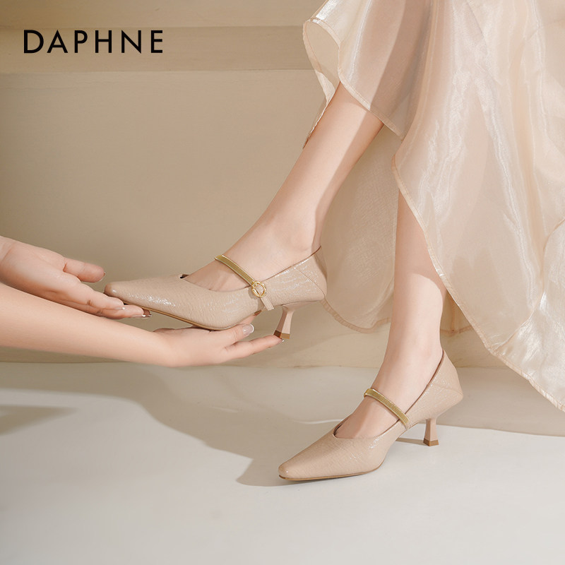 达芙妮裸色高跟鞋女2026新款春季法式一字带通勤女鞋细跟尖头单鞋
