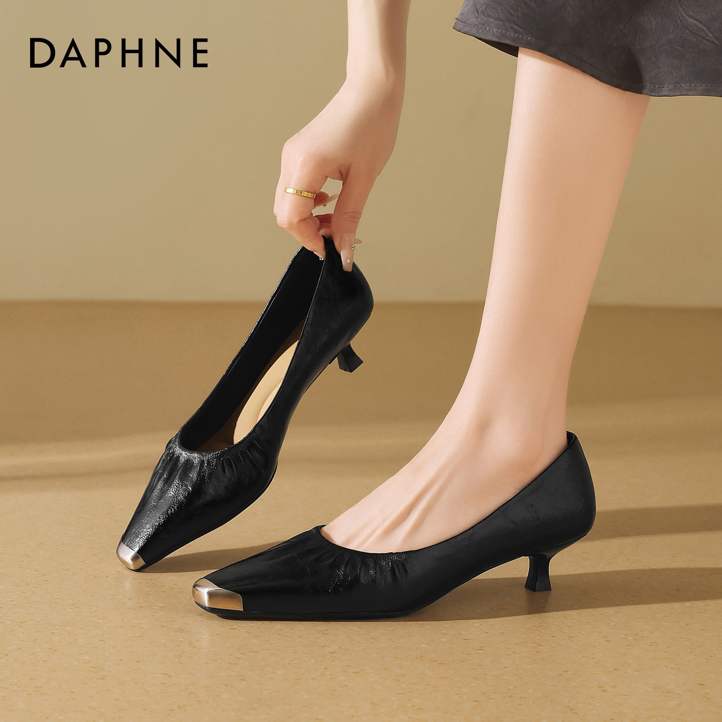 达芙妮法式浅口单鞋女款2026春季新款配裙子尖头细跟小皮鞋高跟鞋