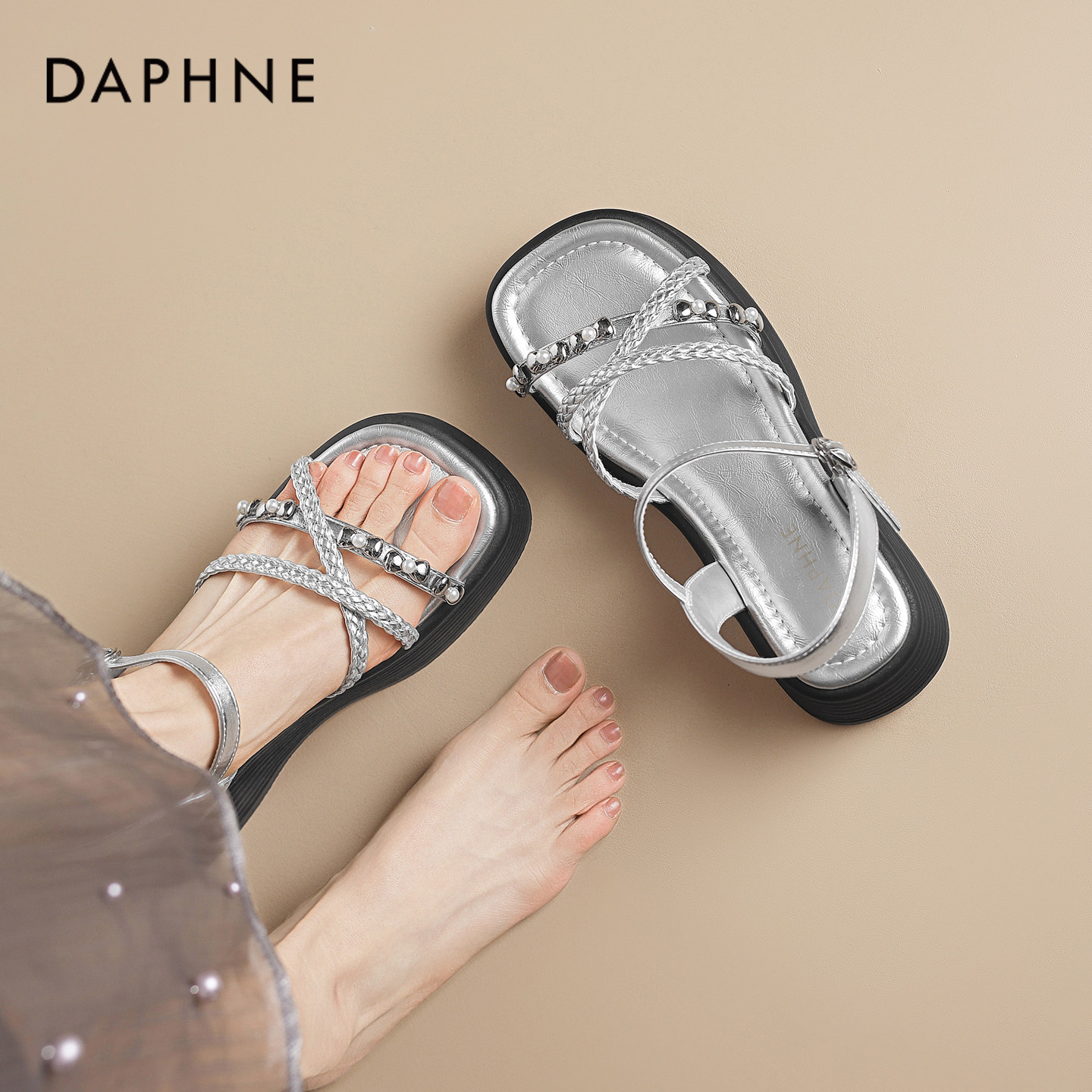 达芙妮银色凉鞋女款2026新款厚底增高法式夏季外穿平底高跟罗马鞋