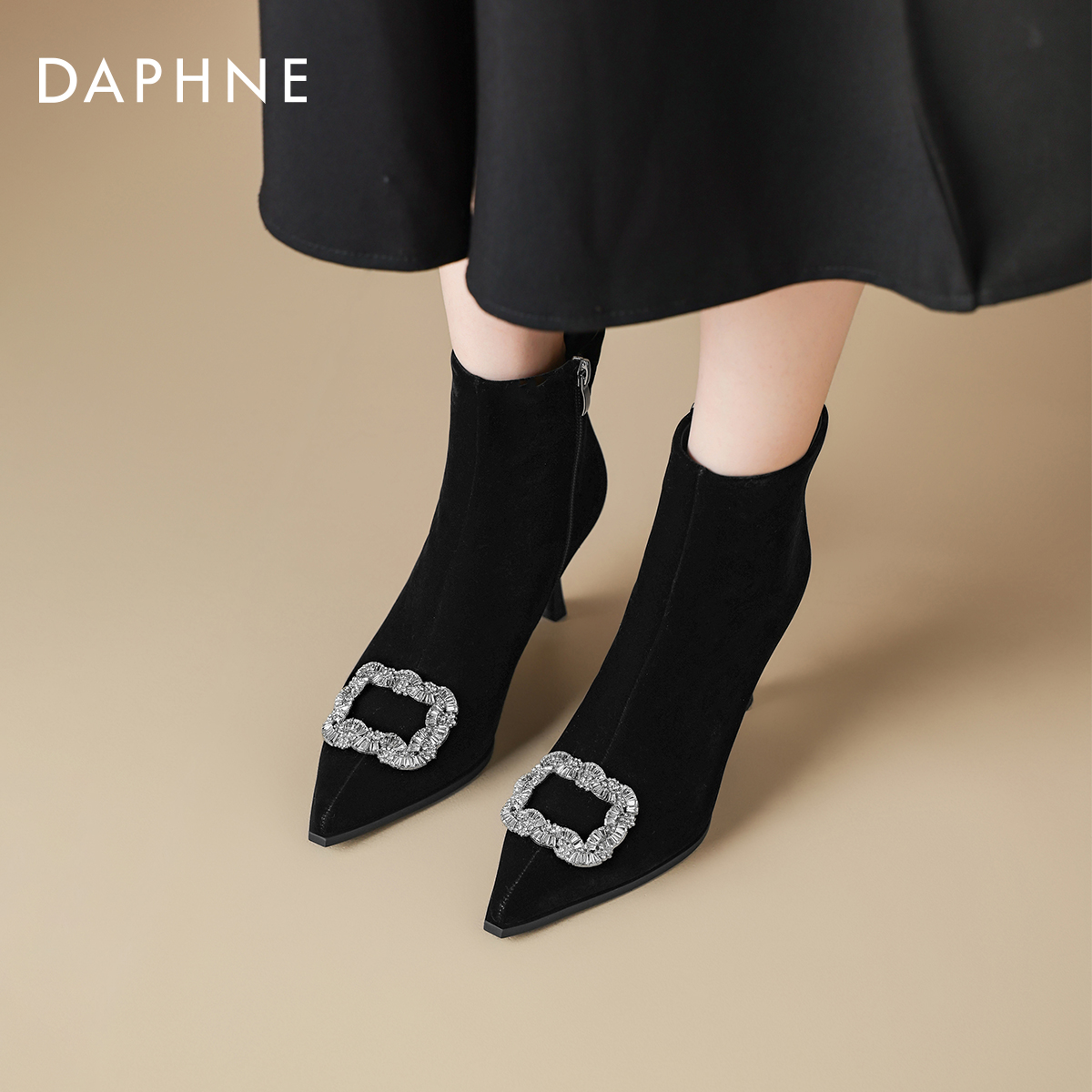 达芙妮黑色短靴尖头高跟靴瘦瘦靴