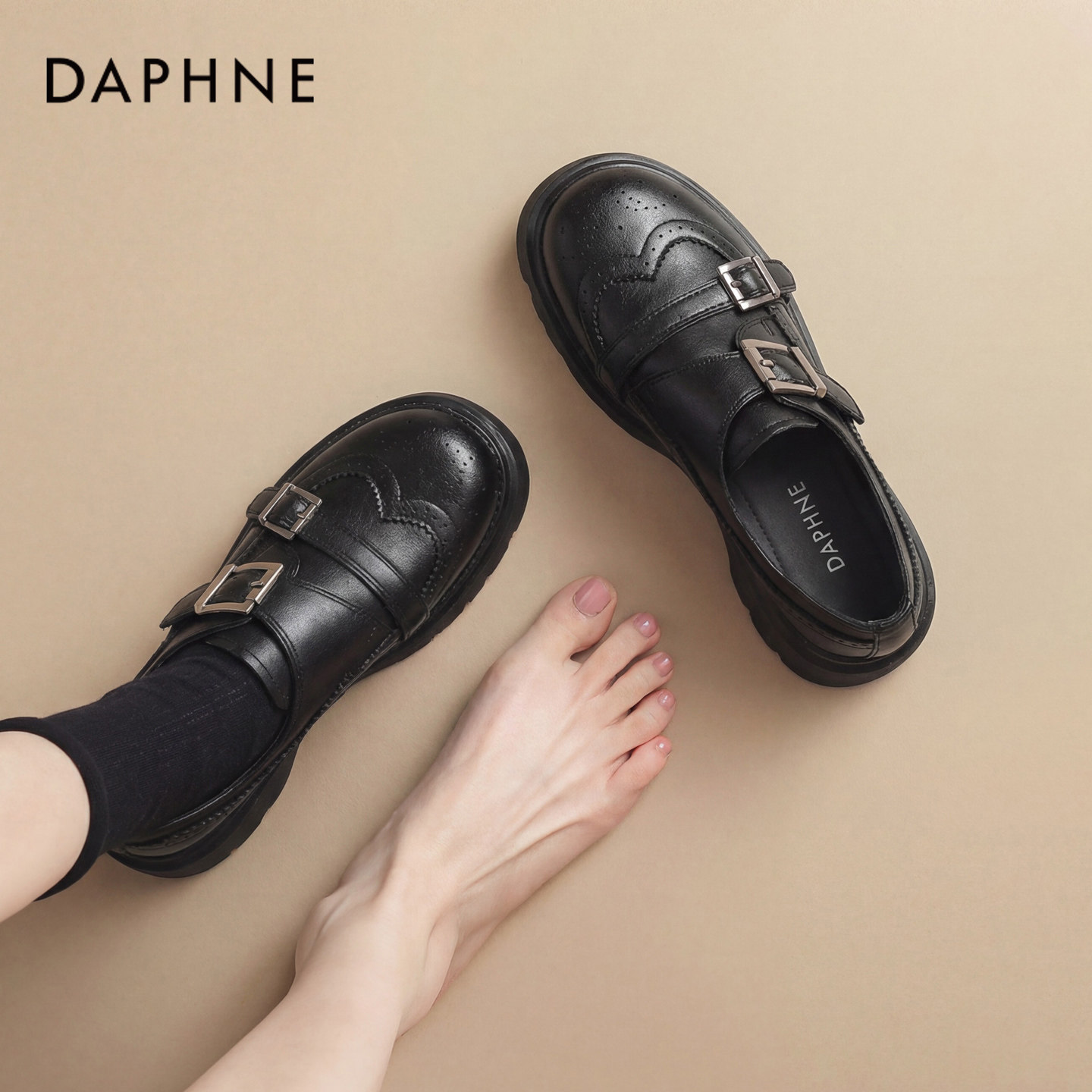 达芙妮黑色厚底布洛克乐福鞋女款2026新款夏季英伦风一脚蹬小皮鞋