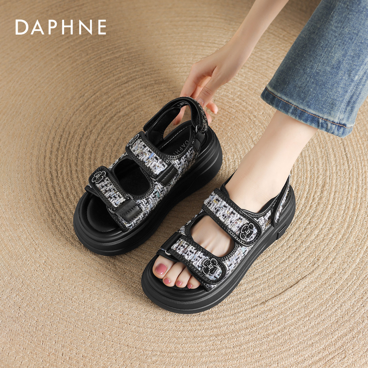 达芙妮运动凉鞋女款2026新款夏季女鞋小香风厚底休闲沙滩凉拖鞋子