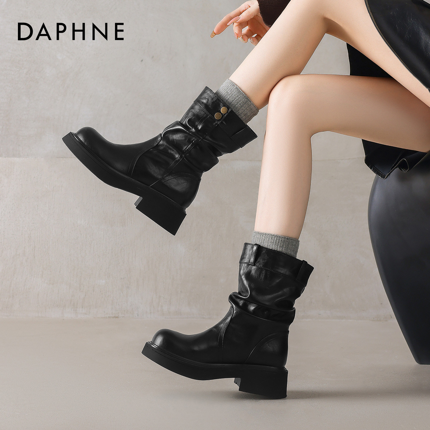 达芙妮黑色短靴女2026新款春季英伦风小个子厚底马丁靴配裤子靴子