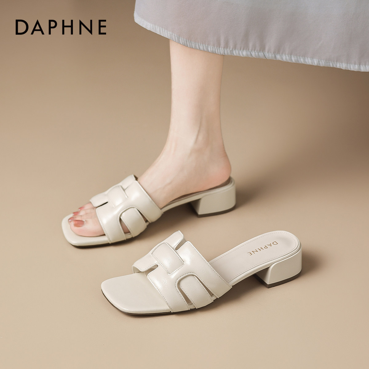 达芙妮法式方头一字拖女2026新款夏季粗跟外穿凉鞋不累脚沙滩拖鞋