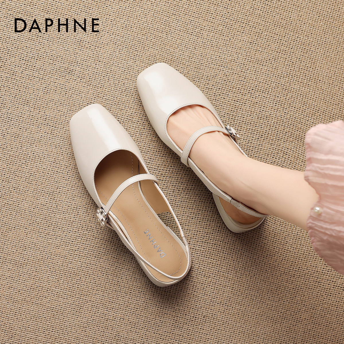 达芙妮包头一字带凉鞋2026新款夏季外穿小单鞋女鞋子女款粗跟法式