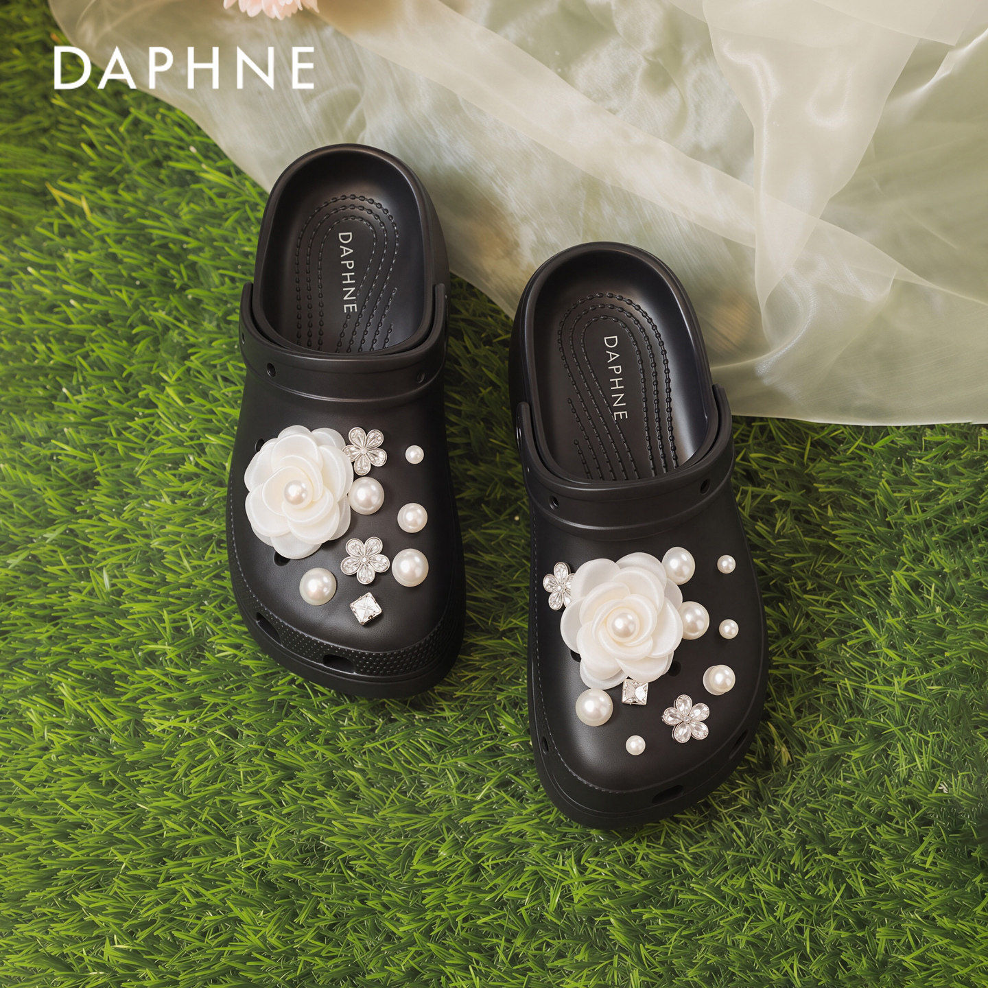 达芙妮外穿厚底增高洞洞鞋女款2026夏黑色包头拖鞋沙滩鞋半拖凉鞋