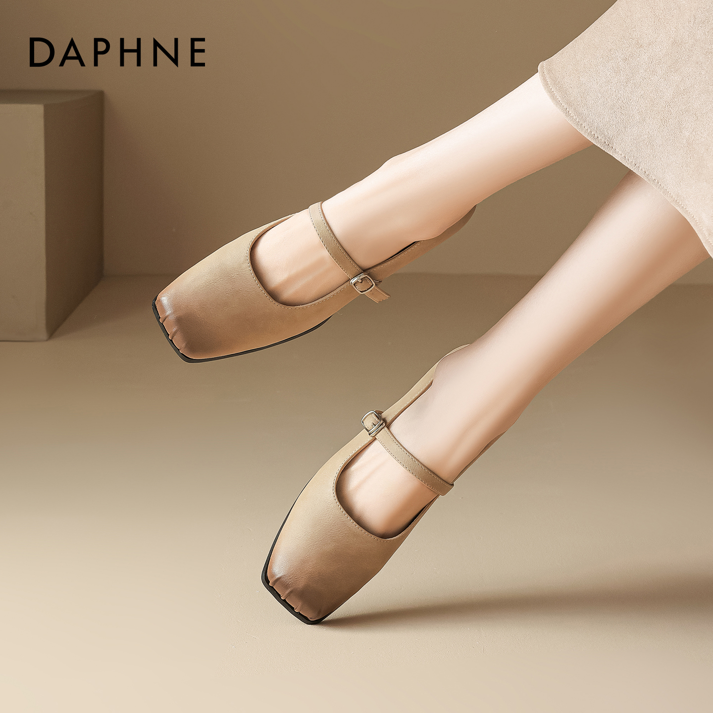 达芙妮方头玛丽珍鞋绝美高跟单鞋