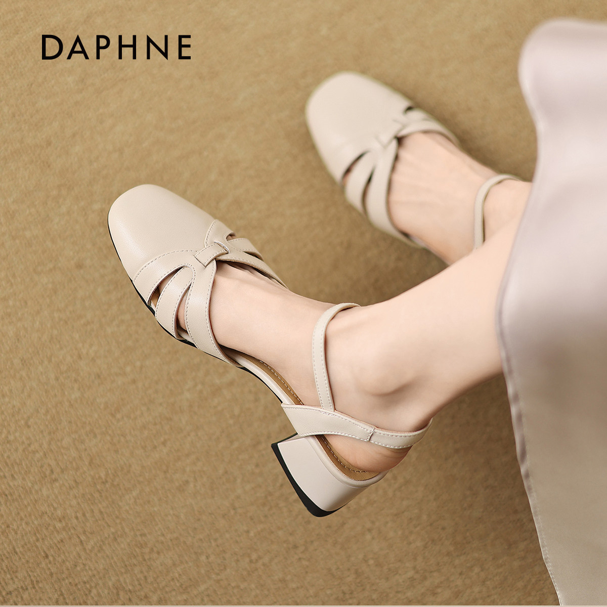 达芙妮包头凉鞋女款夏季2026新款低跟女鞋中跟编织镂空女士罗马鞋