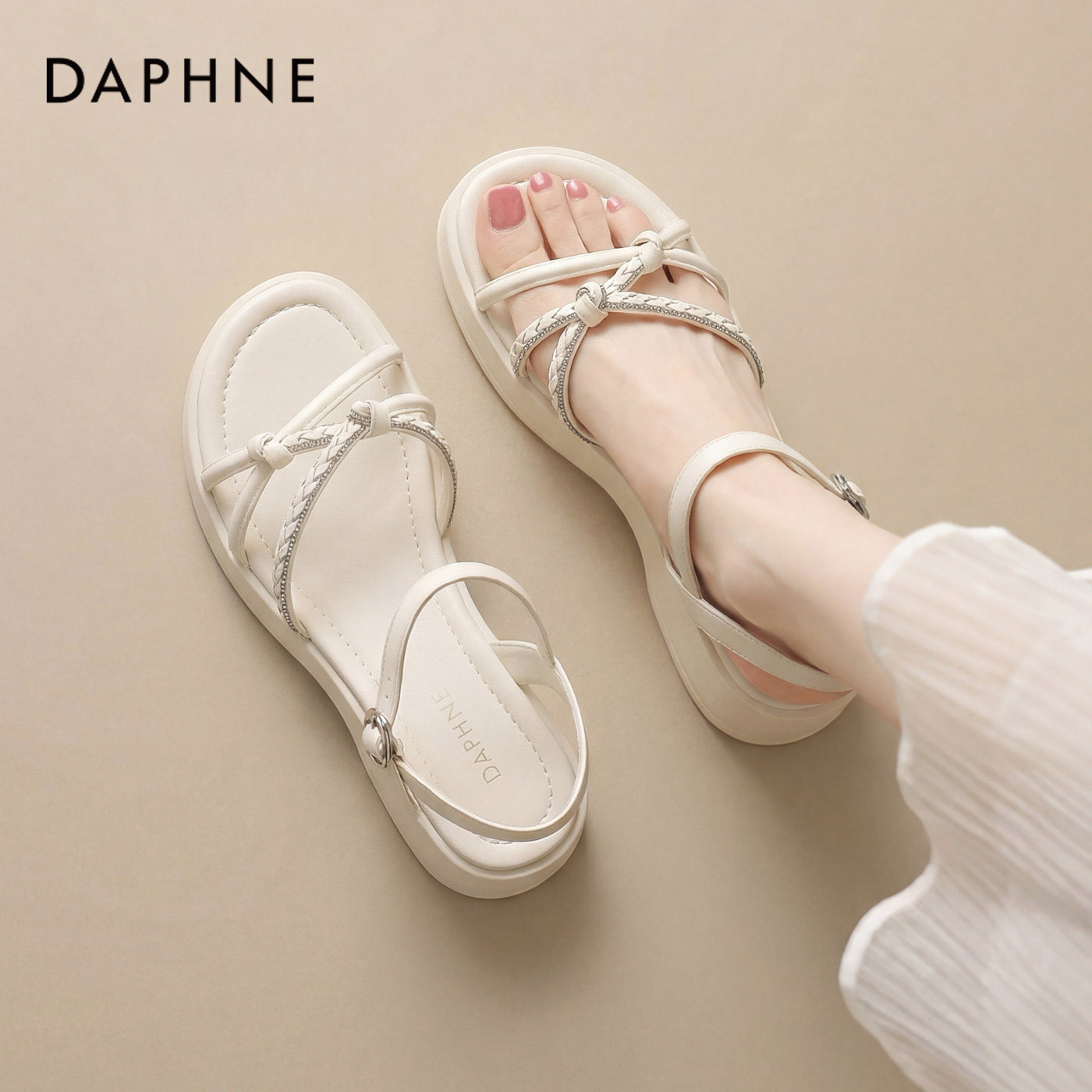 达芙妮平底凉鞋女款2026夏季巨好看外穿露趾厚底增高法式绝美夏鞋