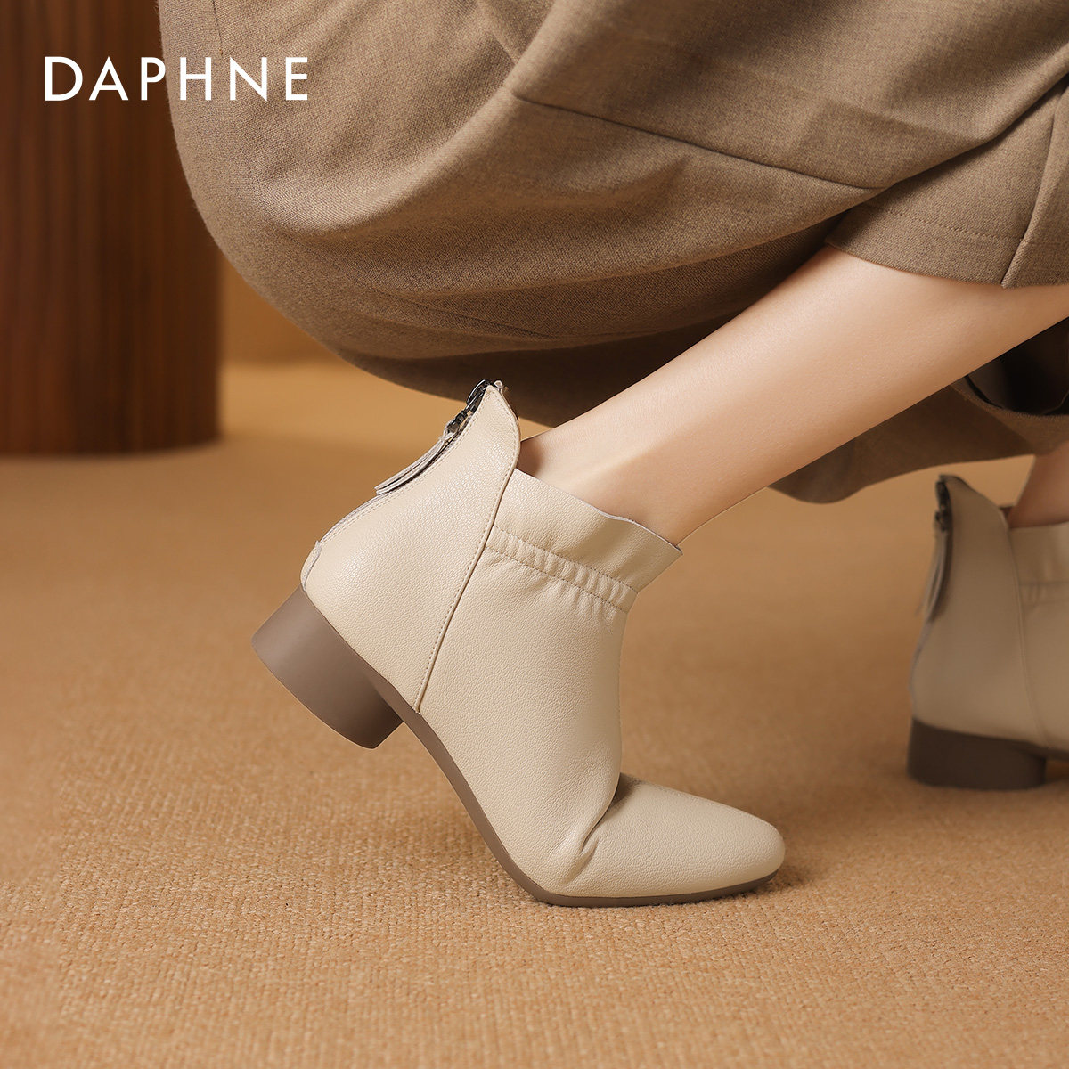 达芙妮尖头短靴女冬季2026新款法式小踝靴粗跟马丁靴加绒单靴皮靴,女鞋,时装靴,淘宝优惠券,粉丝福利购,淘宝优惠卷