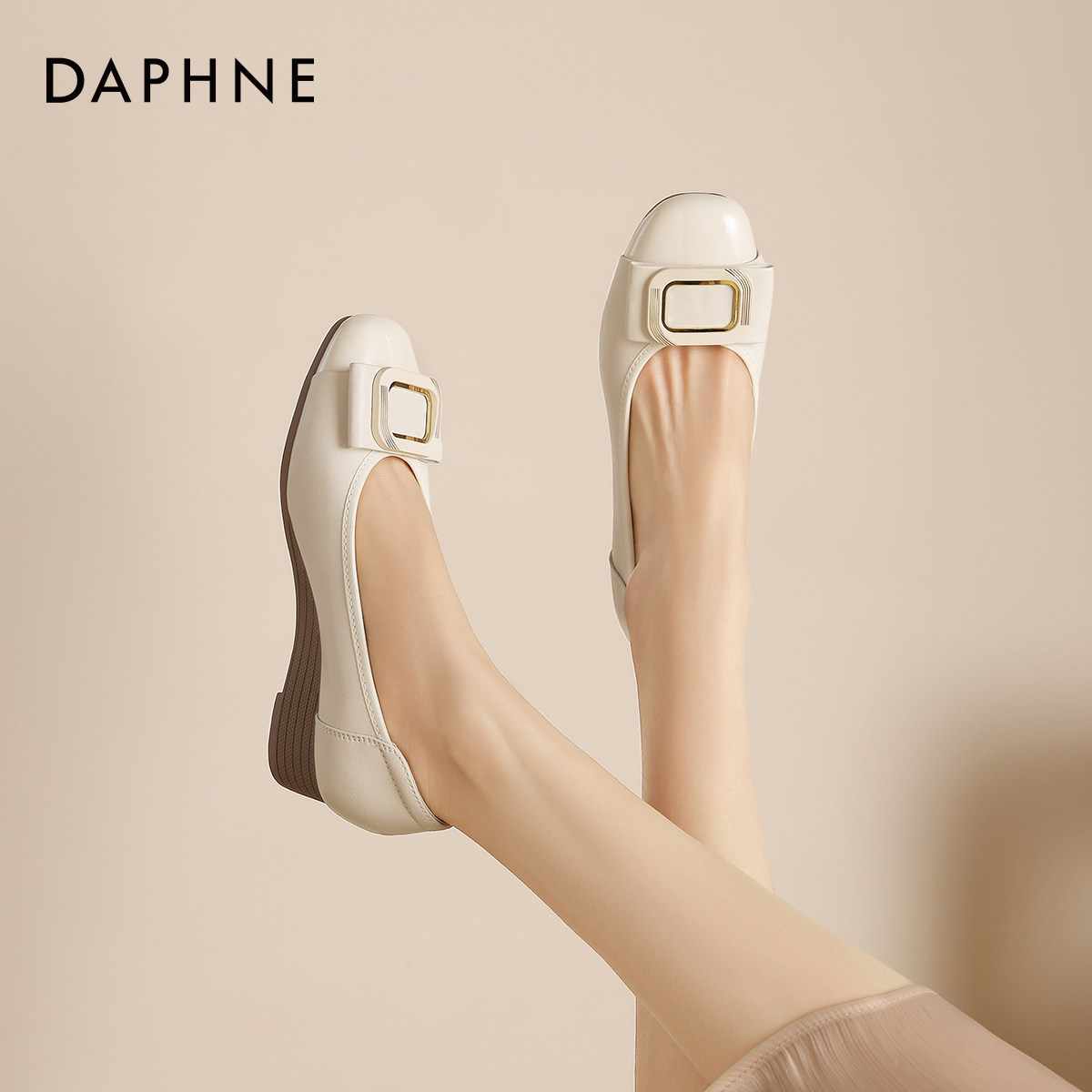 达芙妮白色浅口单鞋女款2026新款夏季气质坡跟一脚蹬玛丽珍小皮鞋