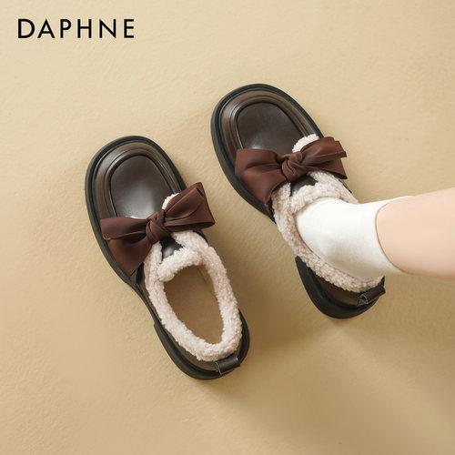 达芙妮棕色厚底英伦风加绒乐福鞋