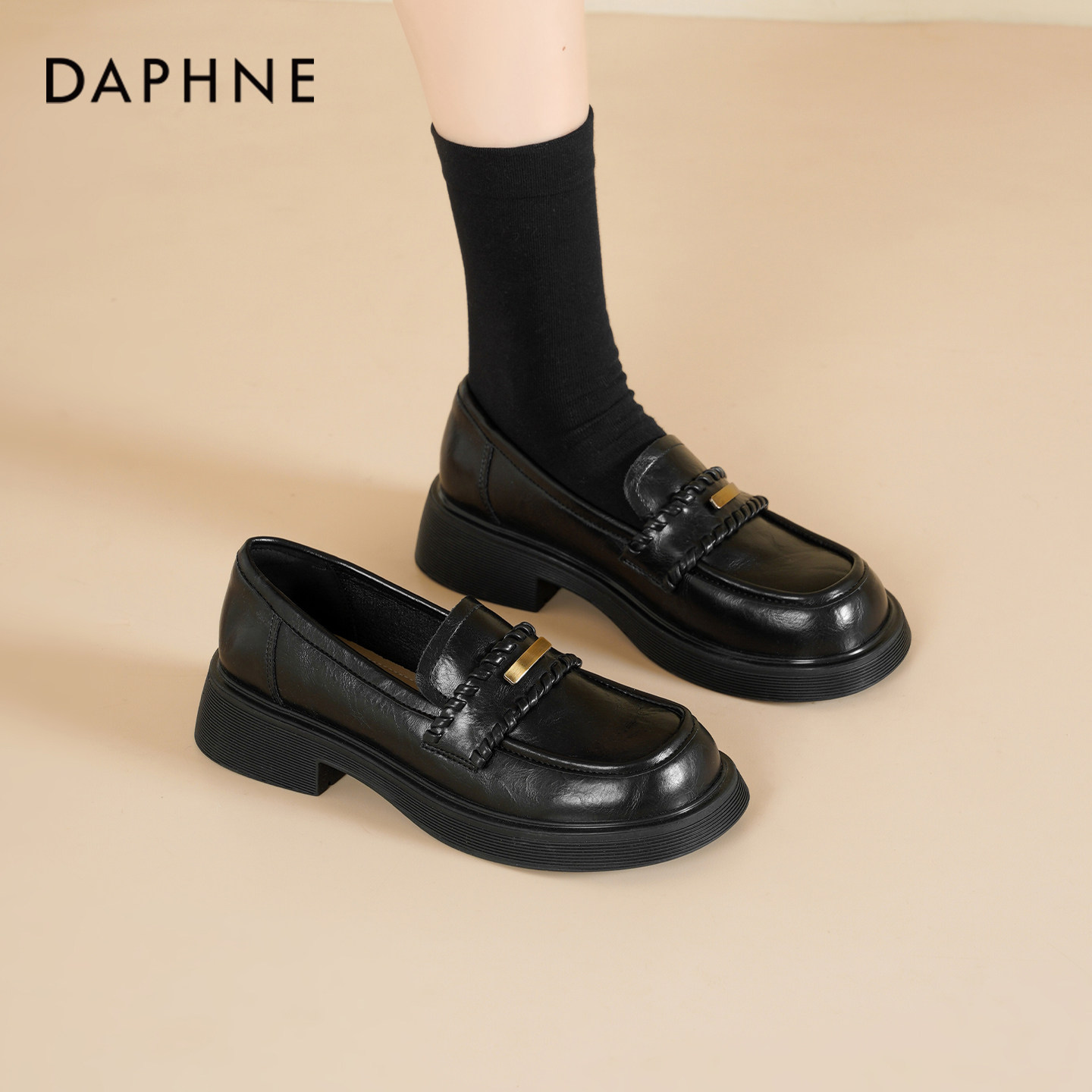 达芙妮黑色乐福鞋女款2026新款春季平底单鞋女英伦风中跟小皮鞋女