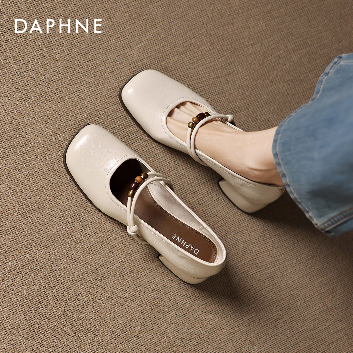 方头玛丽珍鞋，串珠扣带点缀精致