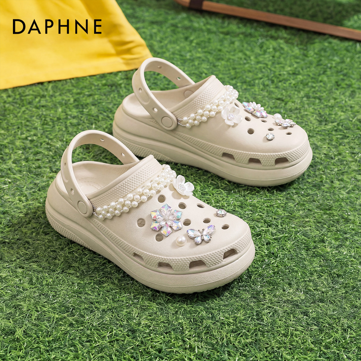 达芙妮洞洞鞋女2026夏季新款包头白色沙滩鞋拖鞋厚底半拖凉拖凉鞋