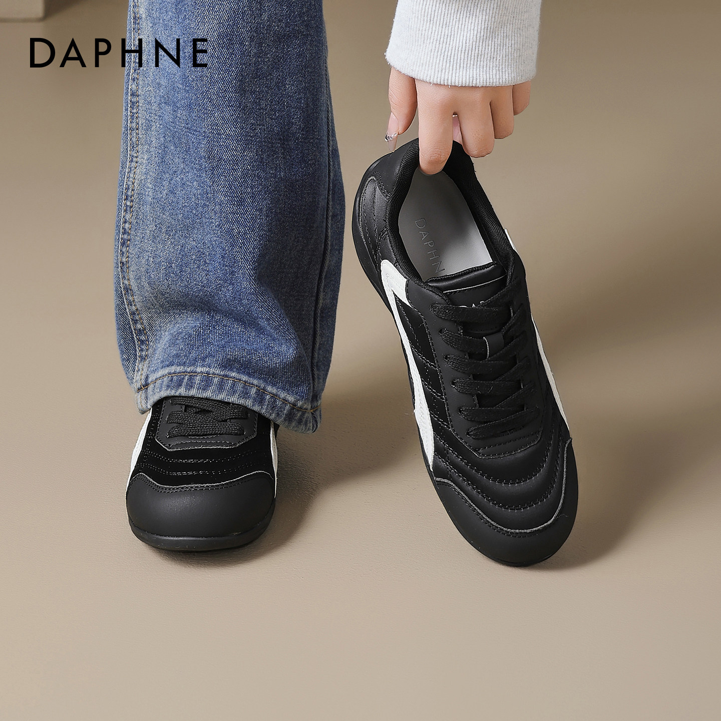 达芙妮黑色经典德训鞋女2026新款春季复古休闲运动轻便软底足球鞋