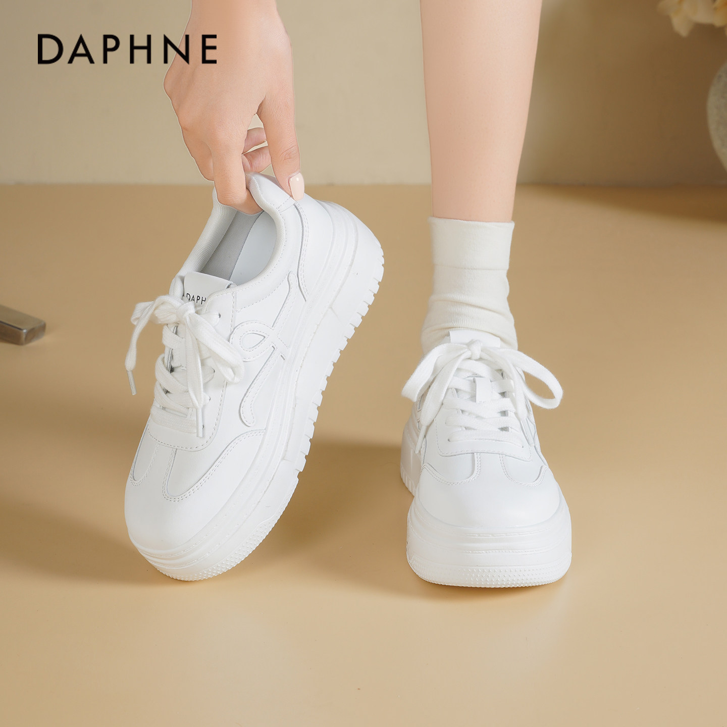 达芙妮厚底小白鞋女2026新款春季百搭运动休闲鞋增高松糕板鞋子女