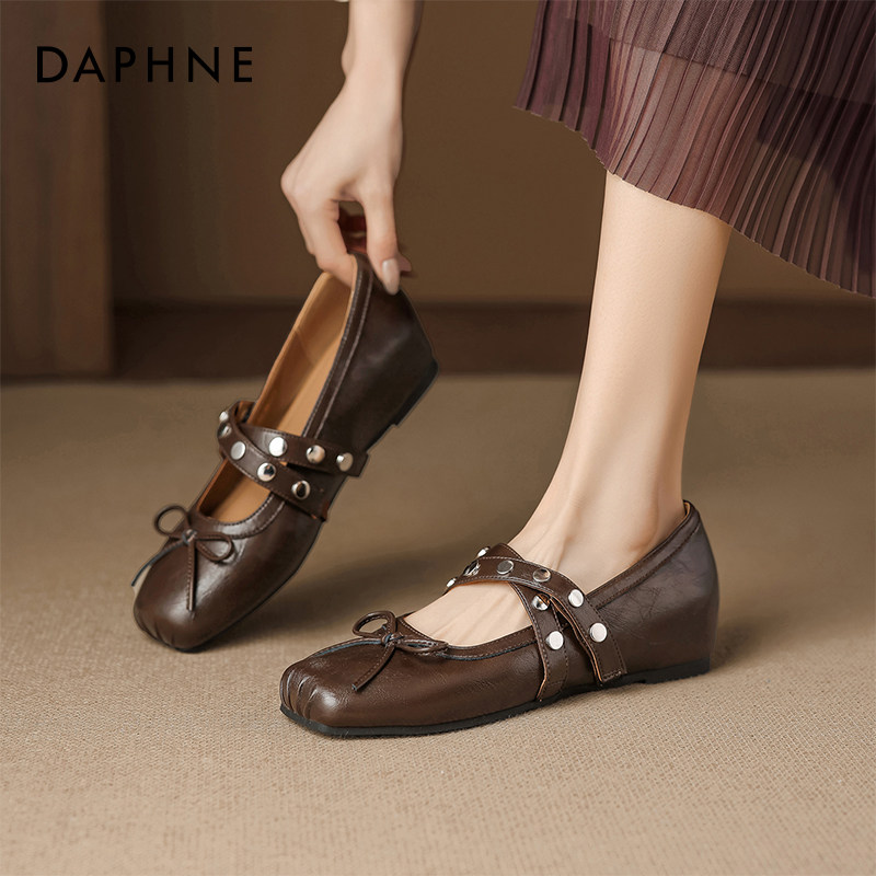 达芙妮复古棕色玛丽珍鞋女2026正流行芭蕾舞铆钉小单鞋法式内增高