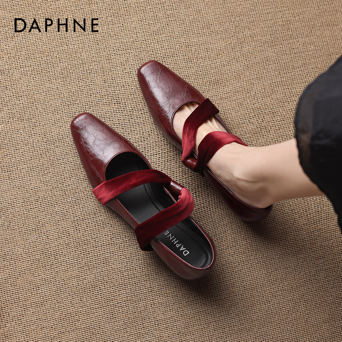 达芙妮红色单鞋女款2026新款春季法式玛丽珍内增高小皮鞋新娘婚鞋