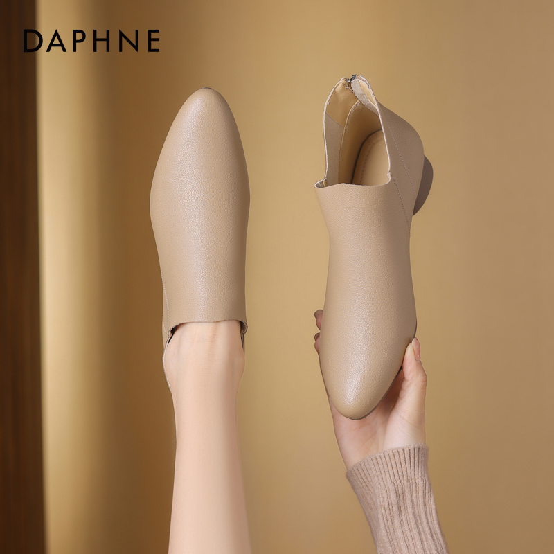 达芙妮超软时尚短靴女尖头裸靴子