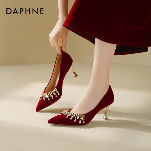 达芙妮红色婚鞋女秀禾细跟高跟鞋