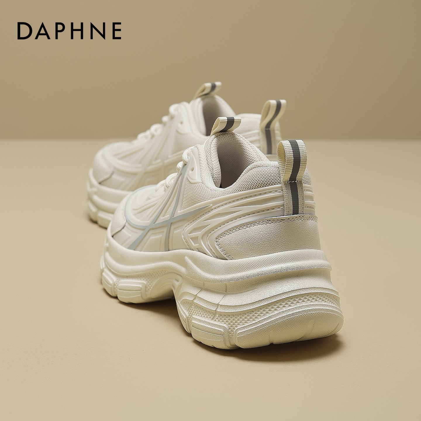 达芙妮老爹鞋秋冬黑色厚底老爹鞋