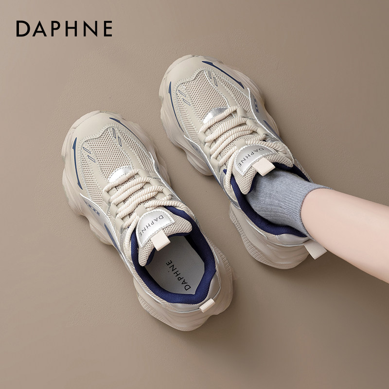 达芙妮2026秋季流行风格巨好看轻便运动鞋女厚底增高老爹鞋女款