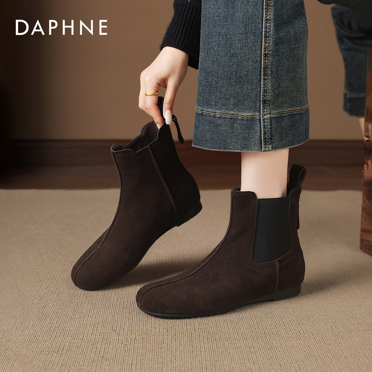 达芙妮平底短靴女2026新款冬季复古绒面切尔西瘦瘦靴子女士马丁靴,女鞋,时装靴,淘宝优惠券,粉丝福利购,淘宝优惠卷