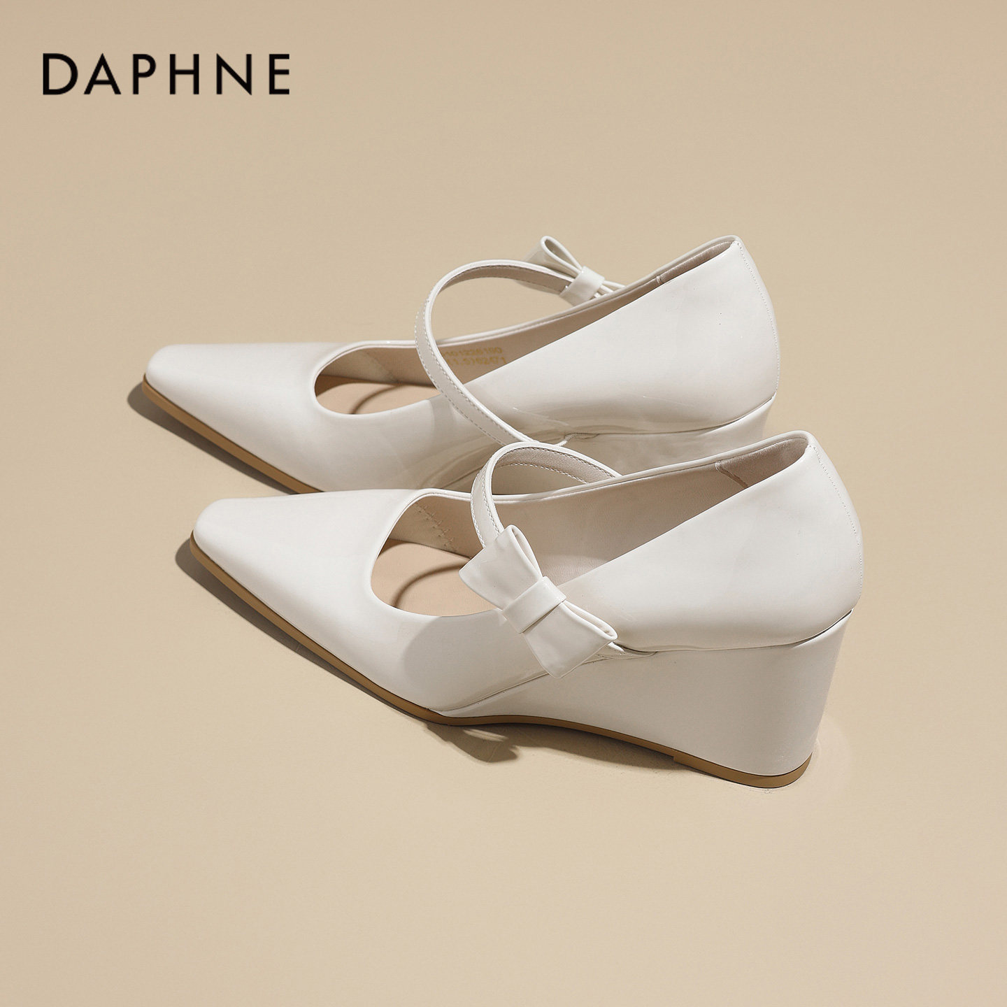 达芙妮坡跟单鞋女春季2026新款尖头法式玛丽珍女鞋浅口高跟鞋皮鞋