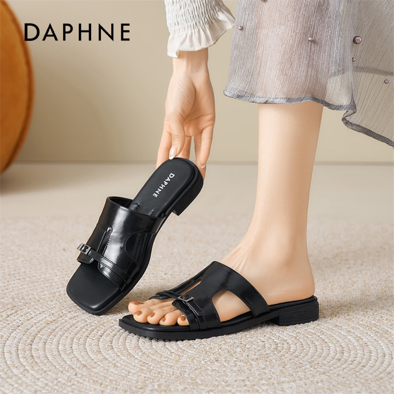 达芙妮黑色拖鞋外穿2026新款春季平底不累脚旅行沙滩鞋一字拖凉鞋
