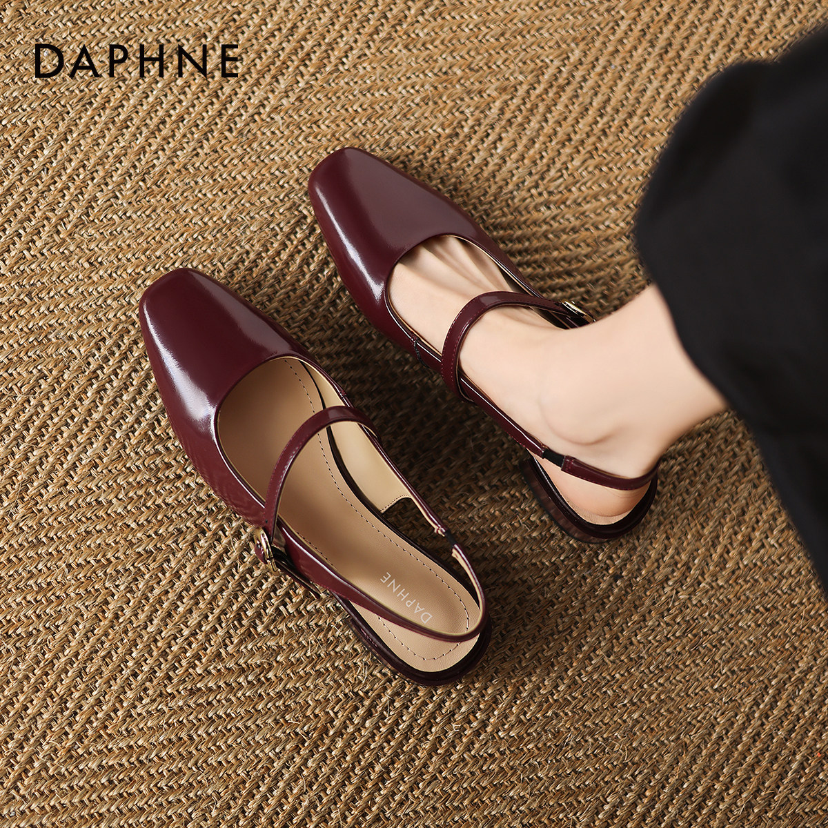 达芙妮包头凉鞋女2026夏季新款粗跟绝美玛丽珍鞋法式气质后空单鞋