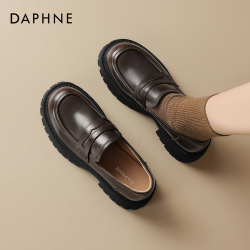 达芙妮棕色真皮乐福鞋增高