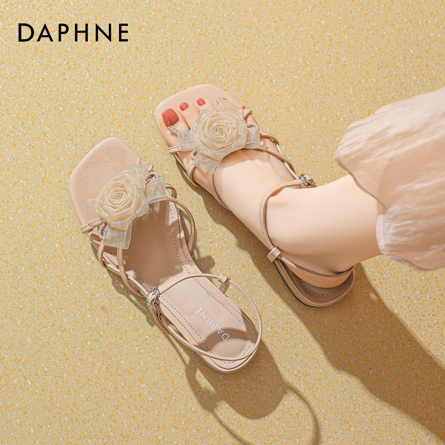 达芙妮粉色凉鞋女2026夏季新款仙女风一字带凉鞋花朵凉拖鞋配裙子,女鞋,时装凉鞋,淘宝优惠券,粉丝福利购,淘宝优惠卷