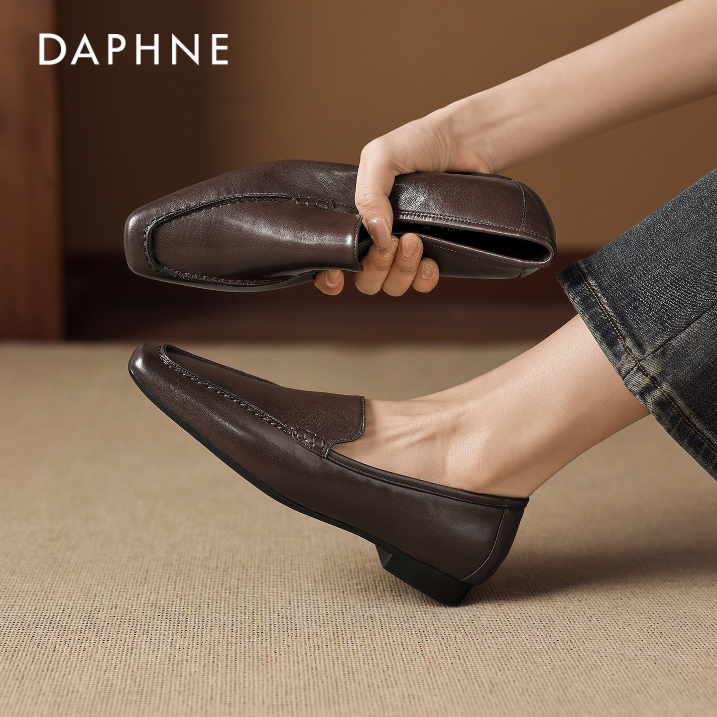 达芙妮乐福鞋女2026新款春季平底一脚蹬单鞋豆豆女鞋老钱风小皮鞋