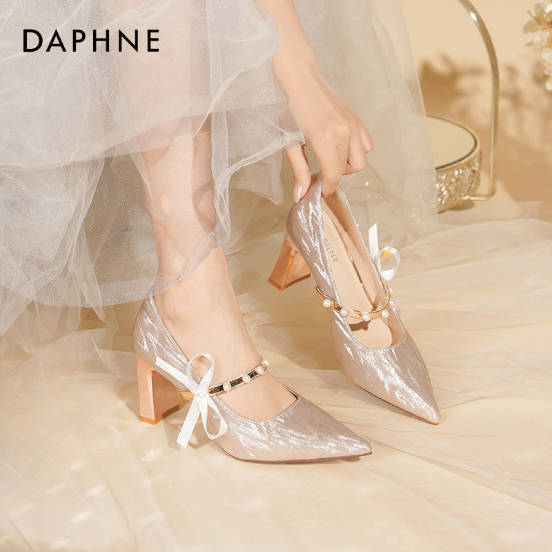 达芙妮高跟鞋女婚鞋2026新款粗跟玛丽珍单鞋婚纱秀禾水晶新娘鞋子