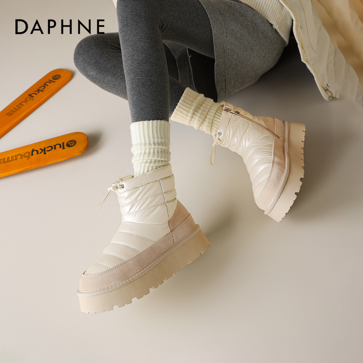 达芙妮保暖雪地靴女款2025冬季新款加绒加厚短靴零下抗寒东北棉鞋