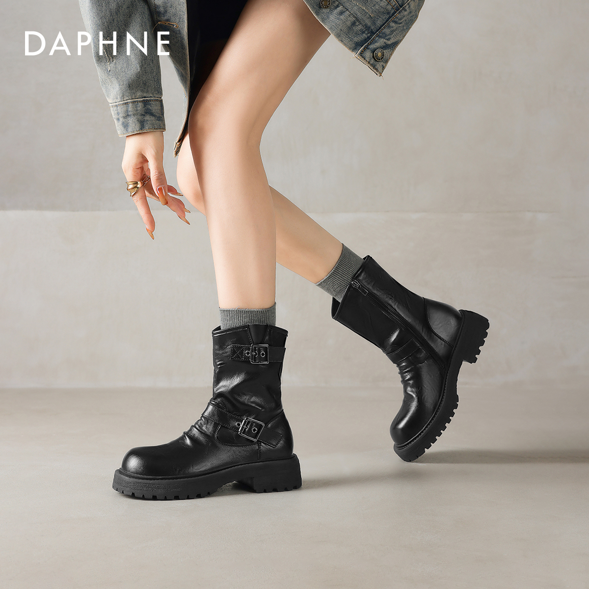 达芙妮厚底增高排扣马丁短靴子女